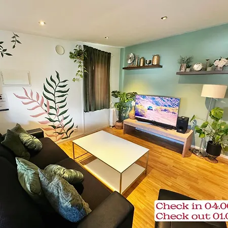 In Center By Dada 特罗姆瑟